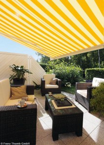 Terrasse mit Kassetten-Markise Solitär